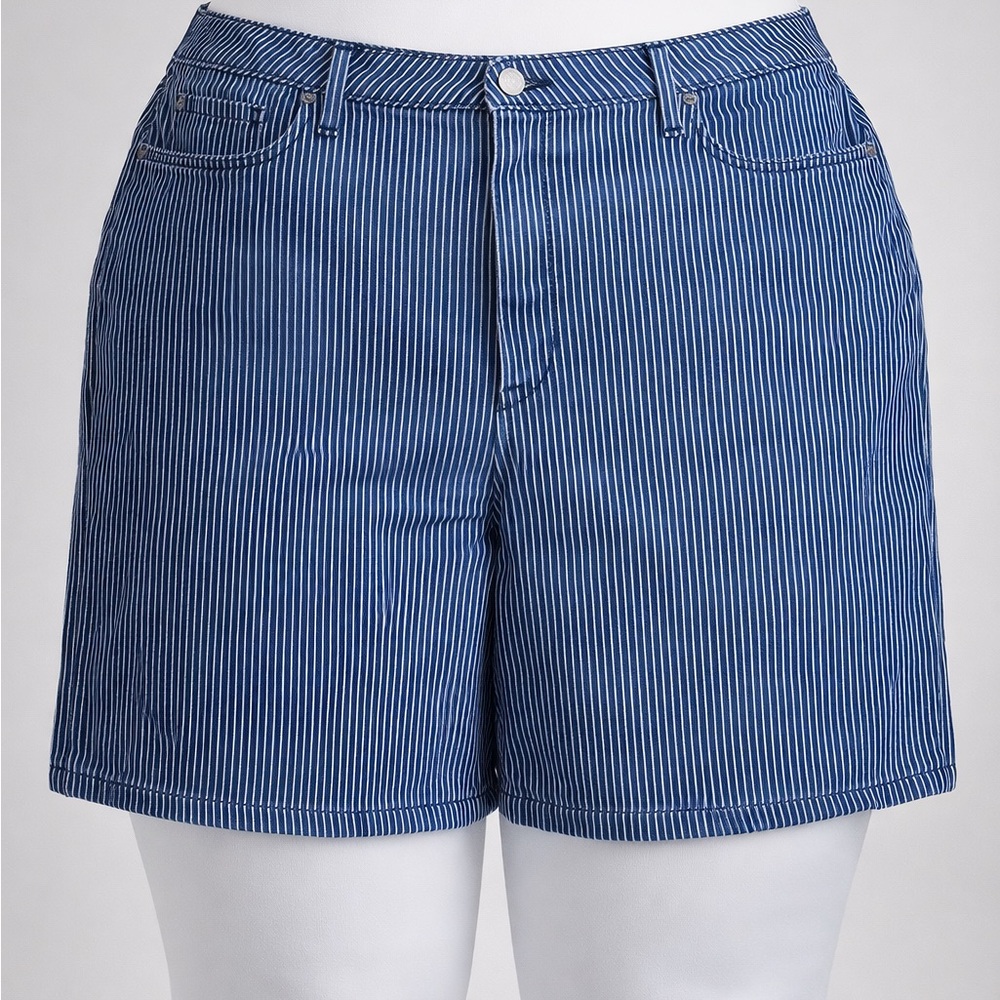Lee Blue Pinstripe Shorts Women Casual Summer Mid-Rise